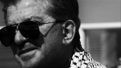 بالوشاح الفلسطيني.. وليد توفيق يعبر عن مساندته للشعب الفلسطيني