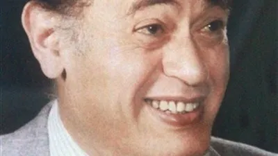 وصية غريبة وفراق أعز الاحبة.. معاناة عبد المنعم إبراهيم في حياته 