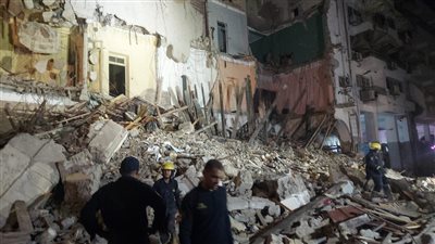 ضحايا لقمة العيش.. العثور علي جثمان الضحية الثانية في حادث انهيار عقار ببورسعيد 