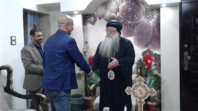 الأنبا تكلا يستقبل مدير تعليم دشنا بمقر المطرانية 