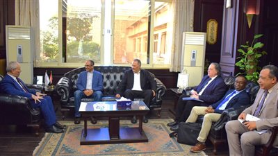 محافظ الأقصر ونائب وزير الإسكان وبعثة بنك التنمية الإفريقي يتابعون موقف أعمال برنامج الصرف الصحي