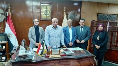 محافظ الوادي الجديد يلتقي رئيس هيئة قصور الثقافة ويشيد بمشروع 