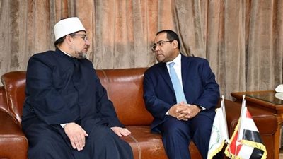 وزير الأوقاف ورئيس الجهاز المركزي للتنظيم والإدارة يتفقدان أعمال امتحان المتقدمين لشغل وظائف عمال