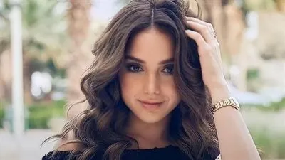 من مكة.. رنا رئيس تؤدي مناسك العمرة 