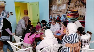 ورشه تعليم أشغال فنية من 'الفنون التراثية