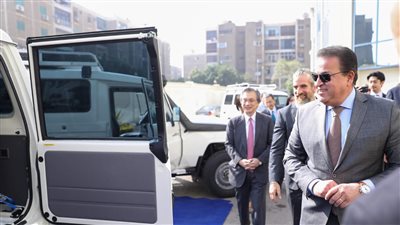 وزير الصحة يشهد استلام سيارات نقل اللقاحات المبردة المقدمة من دولة اليابان 