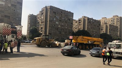 بدء رفع كوبري مشاة أحمد عرابي وإعادة تركيبه لتسيير الحركة المرورية