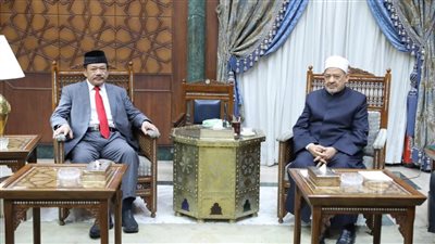 شيخ الأزهر يستقبل رئيس هيئة الزكاة الوطنية الإندونيسيَّة بمقر المشيخة 