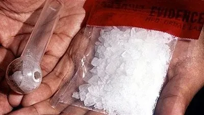 التحقيق مع عاطل قبل ترويج كيلو من الأيس والهيروين بالمعصرة 