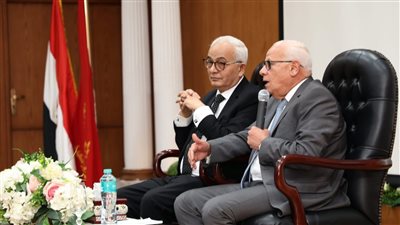 رضا حجازي يعقد اجتماع مع القيادات التعليمية في بورسعيد