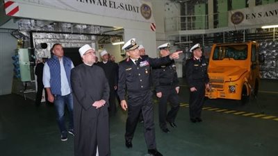 وزير الأوقاف والأئمة والواعظات يزورون القاعدة البحرية بالإسكندرية 