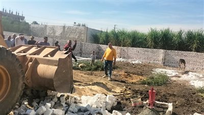 حملة مكبرة لإزالة التعديات على الأراضي الزراعية بقرى المحارزة والرزقة بأبوتشت