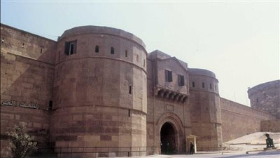 وزير السياحة والآثار يوضح أسباب افتتاح برجين من أبراج القلعة للزيارة