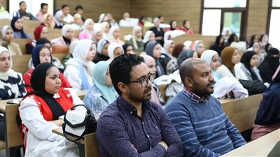 لقاء مفتوح لرئيس جامعة المنصورة الجديدة مع طلاب كلية العلوم (صور)
