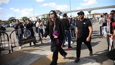 هنادي مهنا وأحمد خالد صالح أبرز الحاضرين في جنازة طارق عبد العزيز 