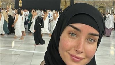 بعد انفصالها.. هنا الزاهد من أمام الكعبة 