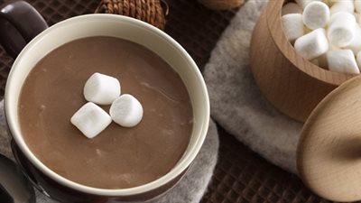  رحلة مع مشروب الشوكولاته الساخنة الفرنسي والإيطالي