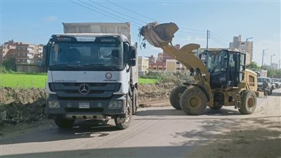 رفع 500 طن مخلفات صلبة و1000 طن ناتج تطهير من حرم المصارف بالدقهلية 