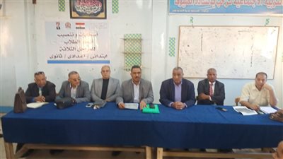 ٣٠٠ موجه فنى يتابعون الجاهزية الخدمية للمقرات الانتخابية بتعليم قوص