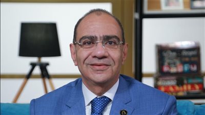 وزير الصحة يهنئ الدكتور حسام حسني لتعيينه أمينا عاما للمجلس الصحي المصري 