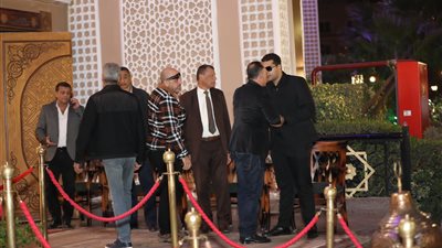 سليمان عيد ومحمد الغيطي في عزاء طارق عبد العزيز (فيديو) 