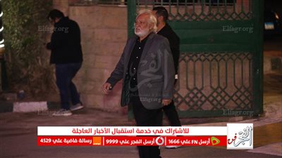 بملامح الحزن.. سامح الصريطي يقدم واجب العزاء في الراحل طارق عبد العزيز