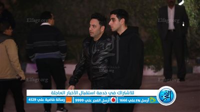 مصطفى قمر ونجله يشاركان في عزاء الراحل طارق عبد العزيز
