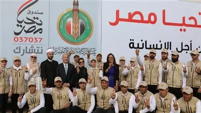 وفد فرنسي يتبرع ويشارك في تجهيز قوافل 