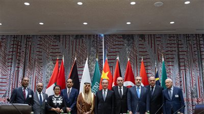 اللجنة الوزارية المكلفة من القمة العربية الإسلامية المشتركة غير العادية تعقد اجتماعًا رسميًا مع وزير الخارجية الصيني