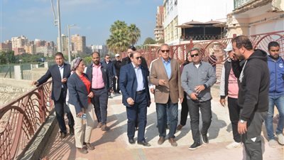 محافظ القليوبية يتفقد ممشى نهر النيل ببنها لمتابعة الأعمال