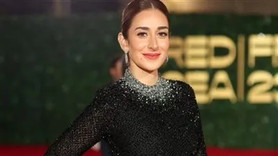 بإطلالة جذابة.. أمينة خليل تتألق في افتتاح مهرجان البحر الأحمر السينمائي 