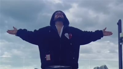 الفنان ايساف يروج لأغنيته الجديده «بحبك طبعا جدا جدا» 