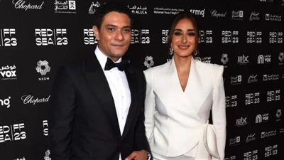 بالأبيض والأسود أبطال فيلم شماريخ يتألقون في العرض الخاص بمهرجان البحر الأحمر