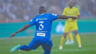 تقمص دور الدون.. كوليبالي يهين رونالدو بمراوغة بارعة 