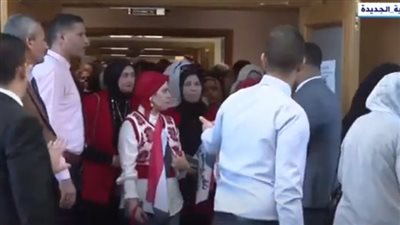 المصريون في قطر يدلون بأصواتهم انتخابات الرئاسية على أنغام تسلم الأيادي (فيديو)