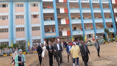 جولة محافظ الدقهلية لتفقد مقار اللجان الانتخابية داخل المدارس