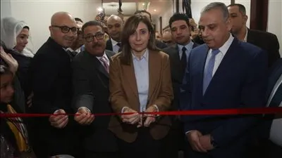 وزيرة الثقافة ومحافظ سوهاج يفتتحان معرض الكتاب الأول بمحافظة سوهاج