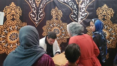 جامعة بنها: الكشف على 711 حالة في القوافل الطبية بقريتي نقباس وكفر العرب