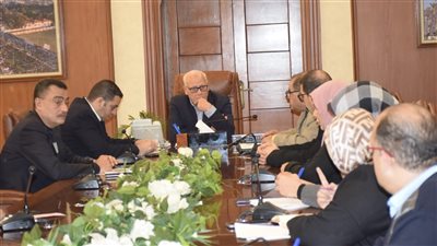 محافظ بورسعيد يتابع آخر مستجدات العمل بعدد من إدارات الديوان العام
