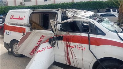 شاهد| لقطات توثق استهداف الاحتلال لمركبات الإسعاف خلال محاولة انتشال شهداء غزة
