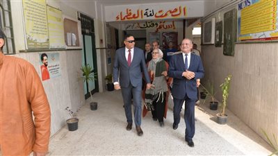 محافظ الدقهلية يتفقد مقار اللجان الانتخابية داخل المدارس