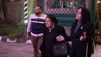 سميرة عبد العزيز تقدم واجب العزاء في أشرف عبد الغفور 