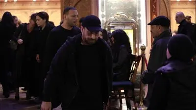 ملامح الحزن تسيطر على نضال الشافعي في عزاء أشرف عبد الغفور 