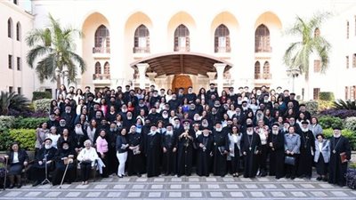 البابا تواضروس الثاني يلتقي كهنة كنائس مصر الجديدة ومدينة نصر