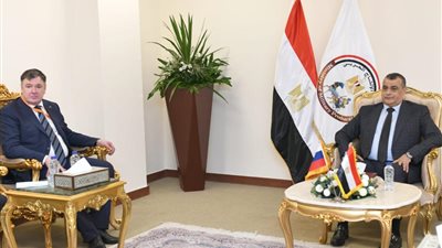 وزير الإنتاج الحربي يستقبل ممثلي 