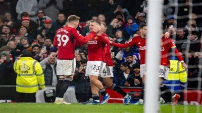 مكتوماني يقود مانشستر يونايتد لفوز صعب على تشيلسي في قمة الدوري الإنجليزي