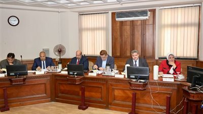 وزير التعليم يستعرض الموقف التنفيذي لمدرسة العباقرة استعدادا لبدء الدراسة بها