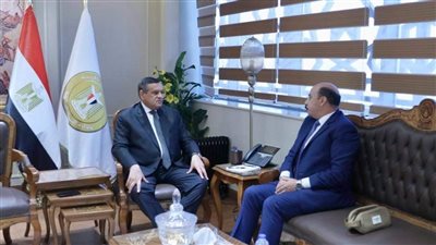 وزير التنمية المحلية يتابع مع محافظ أسوان معدلات تنفيذ مشروعات 