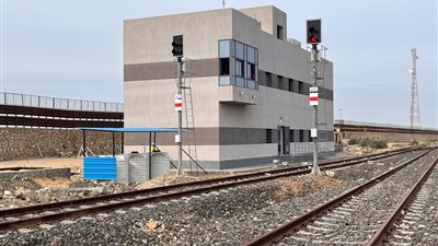 النقل: دخول برجي الإشارات الرئيسيين بمحطتي رأس العش والرسوة إلى الخدمة (صور)