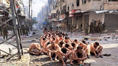 القصة الكاملة حول انتشار صور لفلسطينيين مقيدي الأيدي ومجردين من ملابسهم